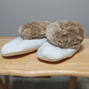 New White & Tan Faux Fur Duvet House Slippers Large 9-10 in Original Bag